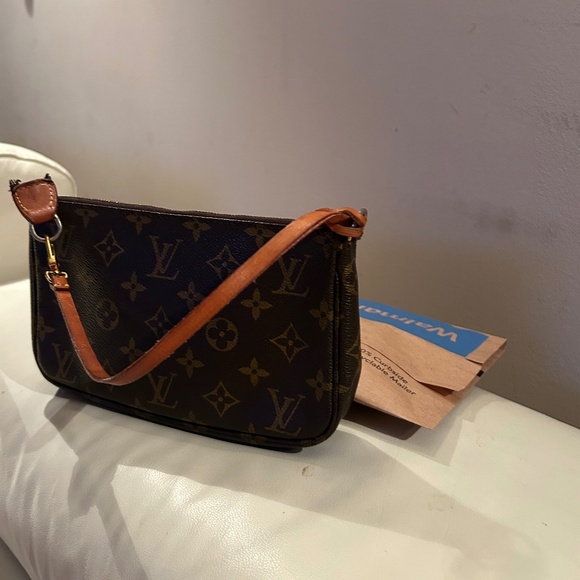 Louis Vuitton Pouchette accessories in monogram🤎🧡 - Picture 13 of 15